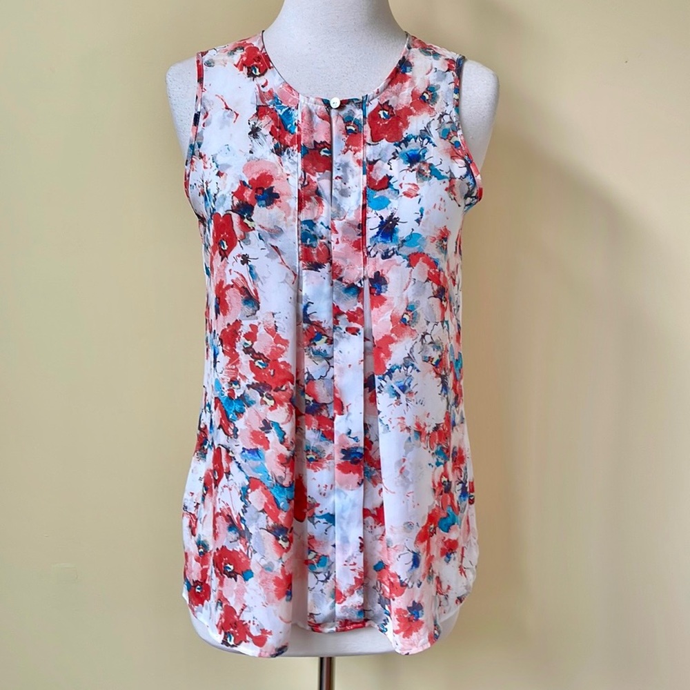 Rose & Olive Floral Pattern Sleeveless Pleated Front Keyhole Blouse